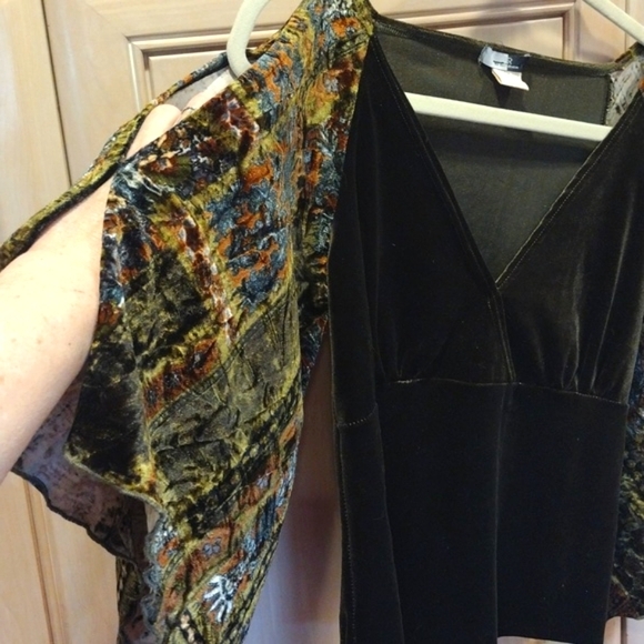 🖤Vintage Velvet Dark Olive Green Fairy Crop Top w/ Split 3/4 Bell Sleeve - Picture 7 of 17